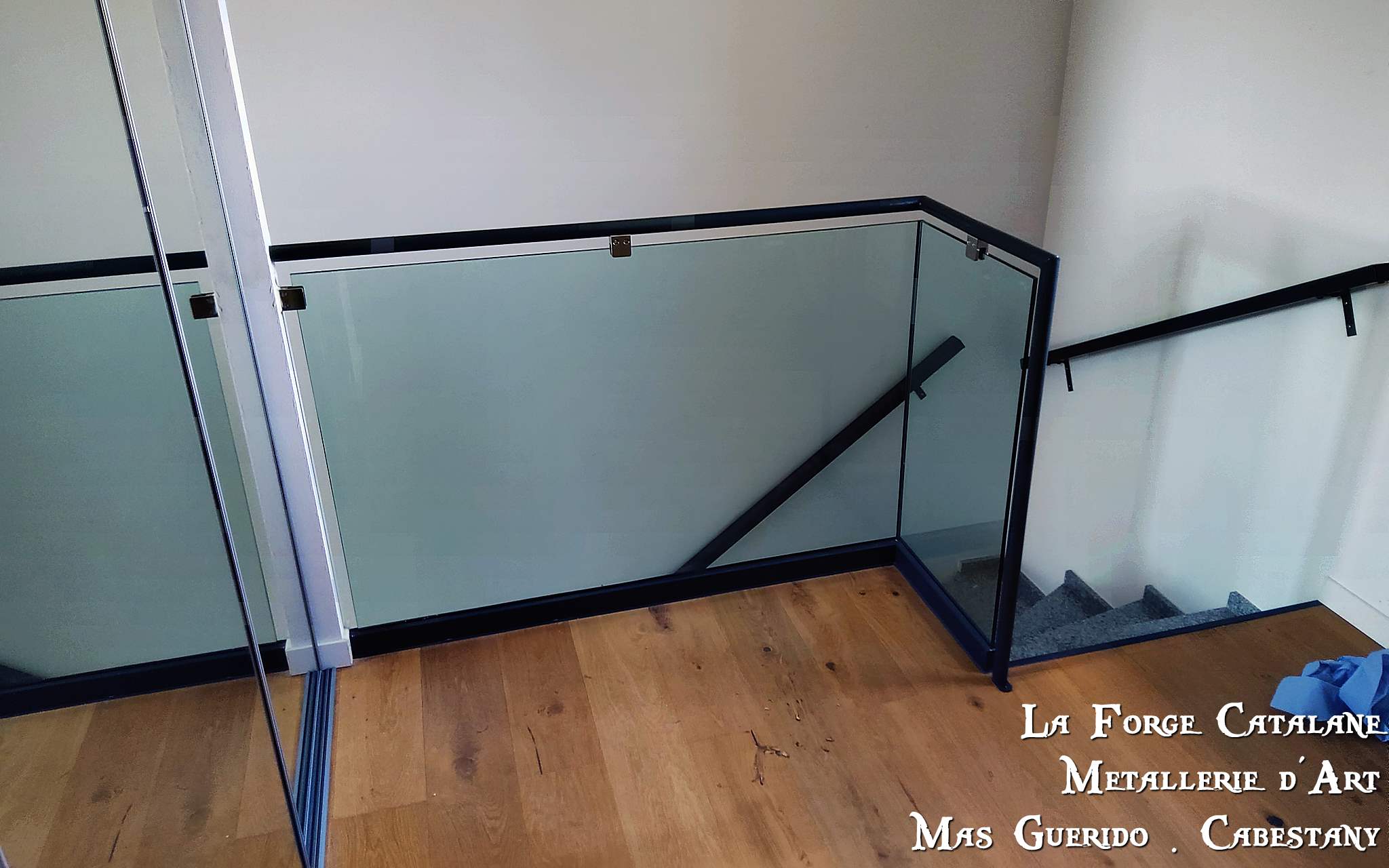 garde corps remplissage en verre transparent forge catalane.jpg